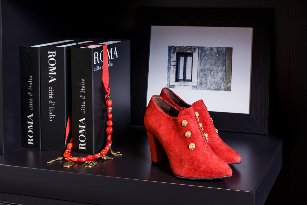 zapato abotinado rojo mujer