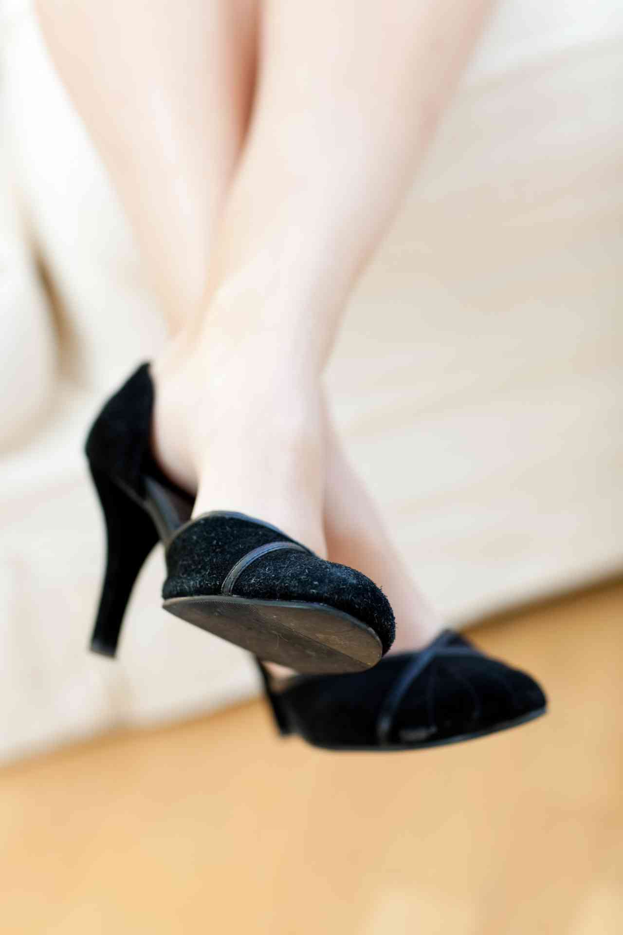 mujer con dolor de pies
