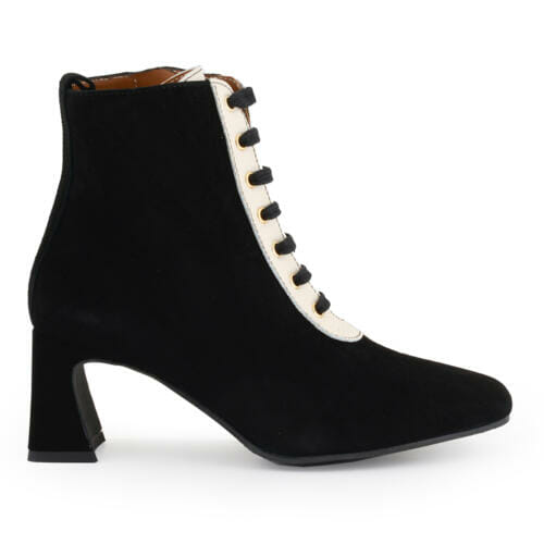 Botines en blanco y negro