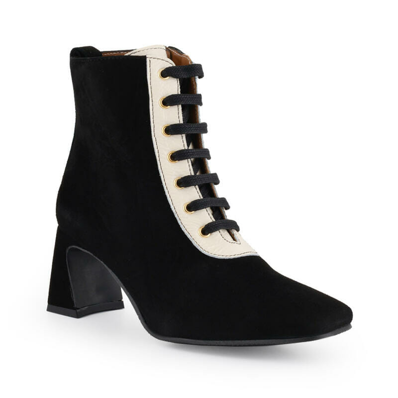 Botines en blanco y negro