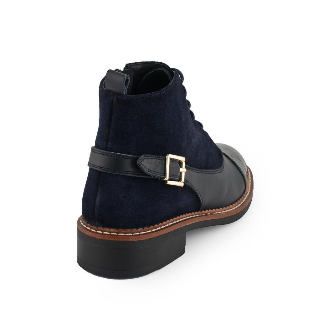 Botín plano azul combinado ante y piel en cuero con hebilla lateral edición limitada paparazzo Botín plano azul combinado ante y piel en cuero con hebilla lateral edición limitada paparazzo